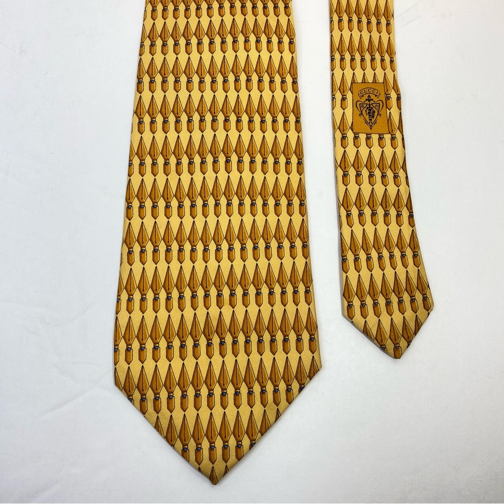 Authentic Gucci Vintage Men's Tie 100% Silk Made in Italy Yellow/Gold Spearheads